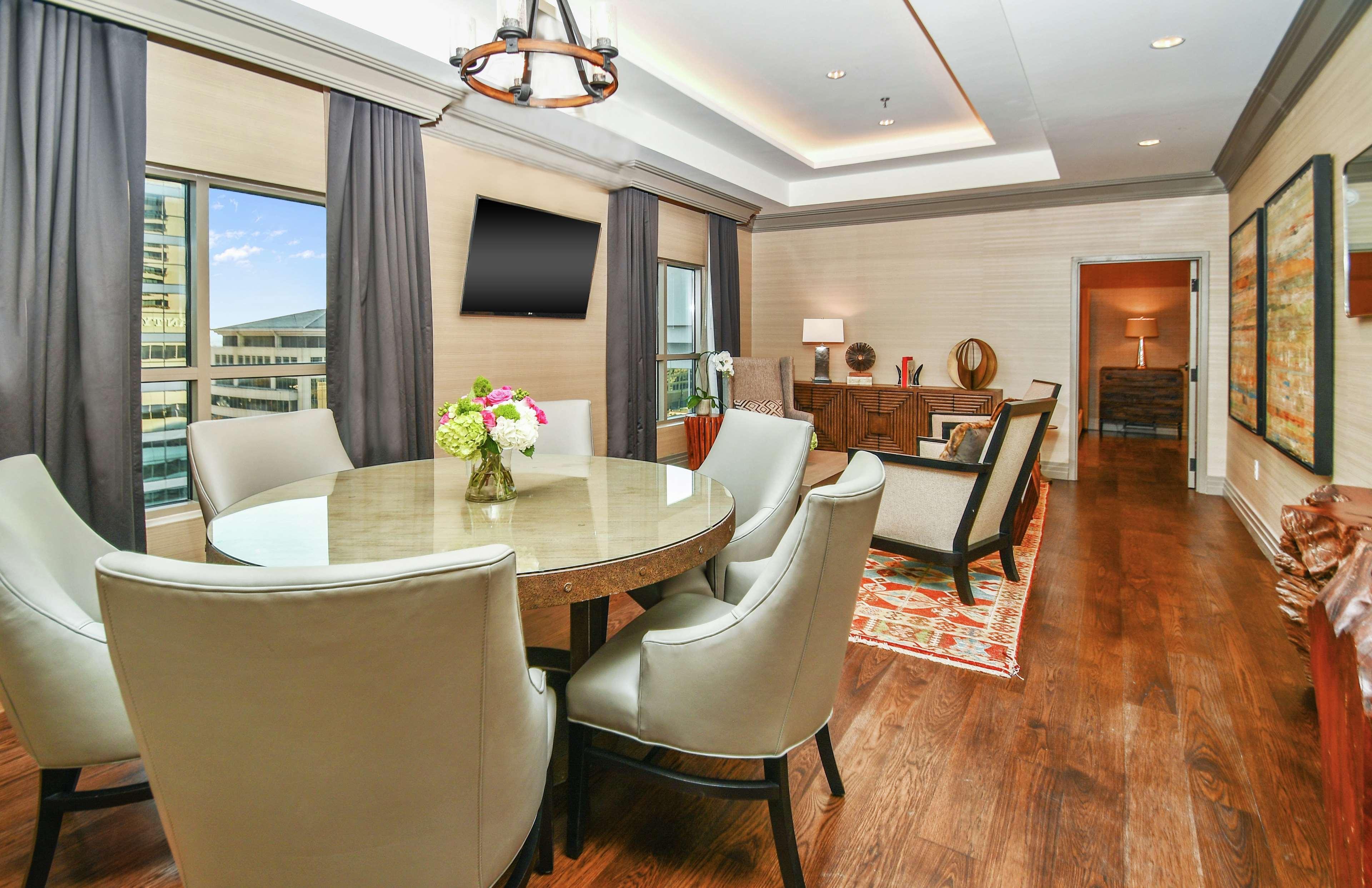Hilton Dallas-Park Cities Екстериор снимка