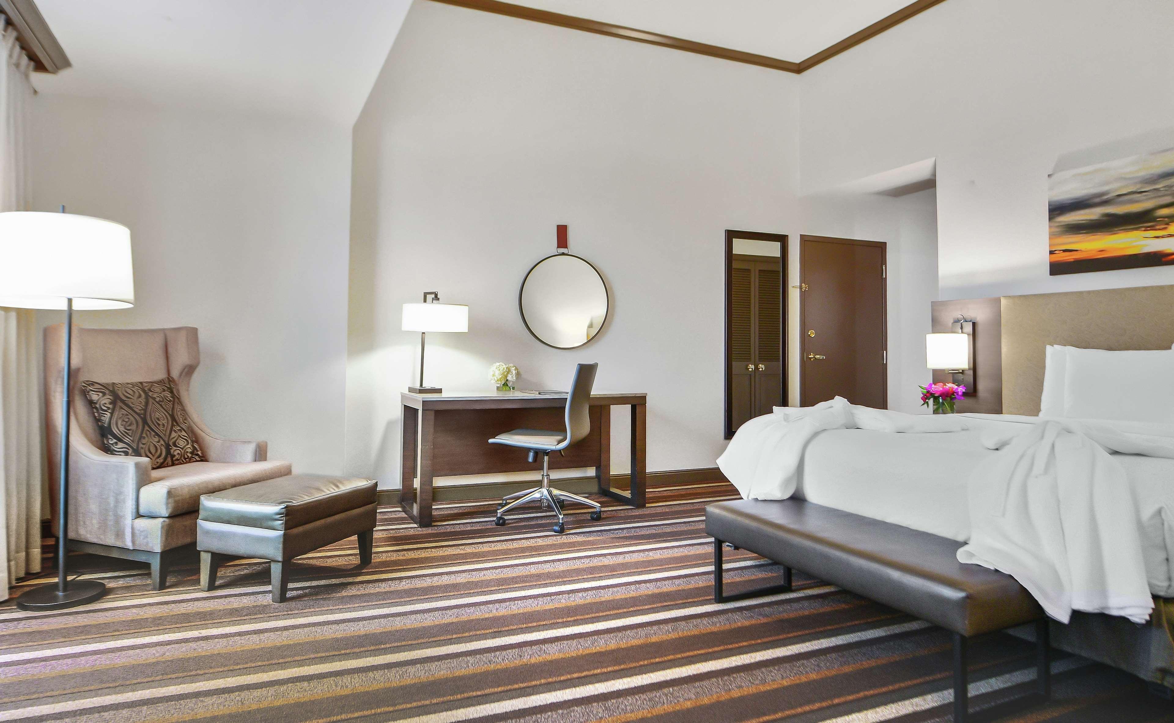 Hilton Dallas-Park Cities Екстериор снимка
