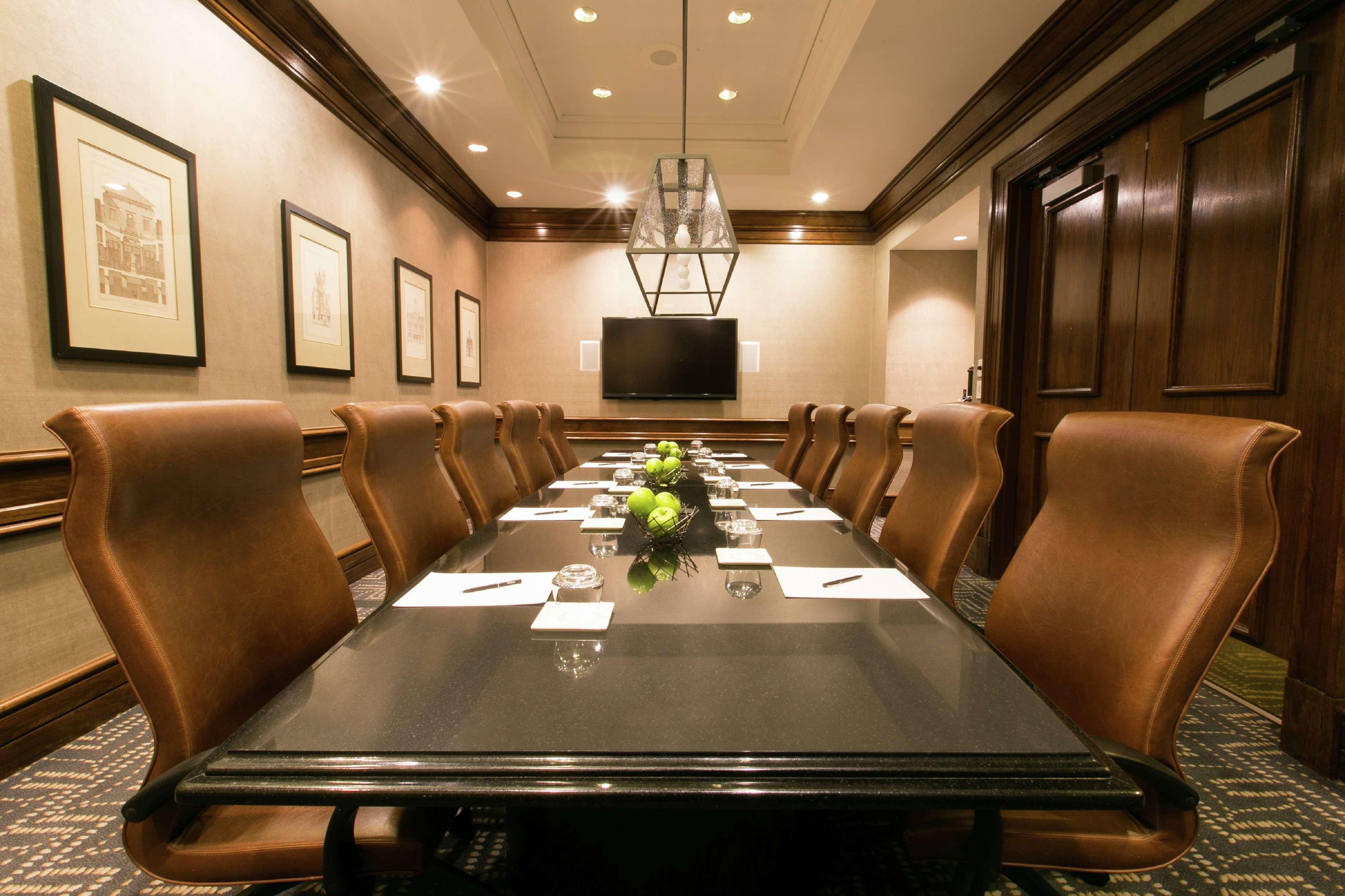 Hilton Dallas-Park Cities Екстериор снимка