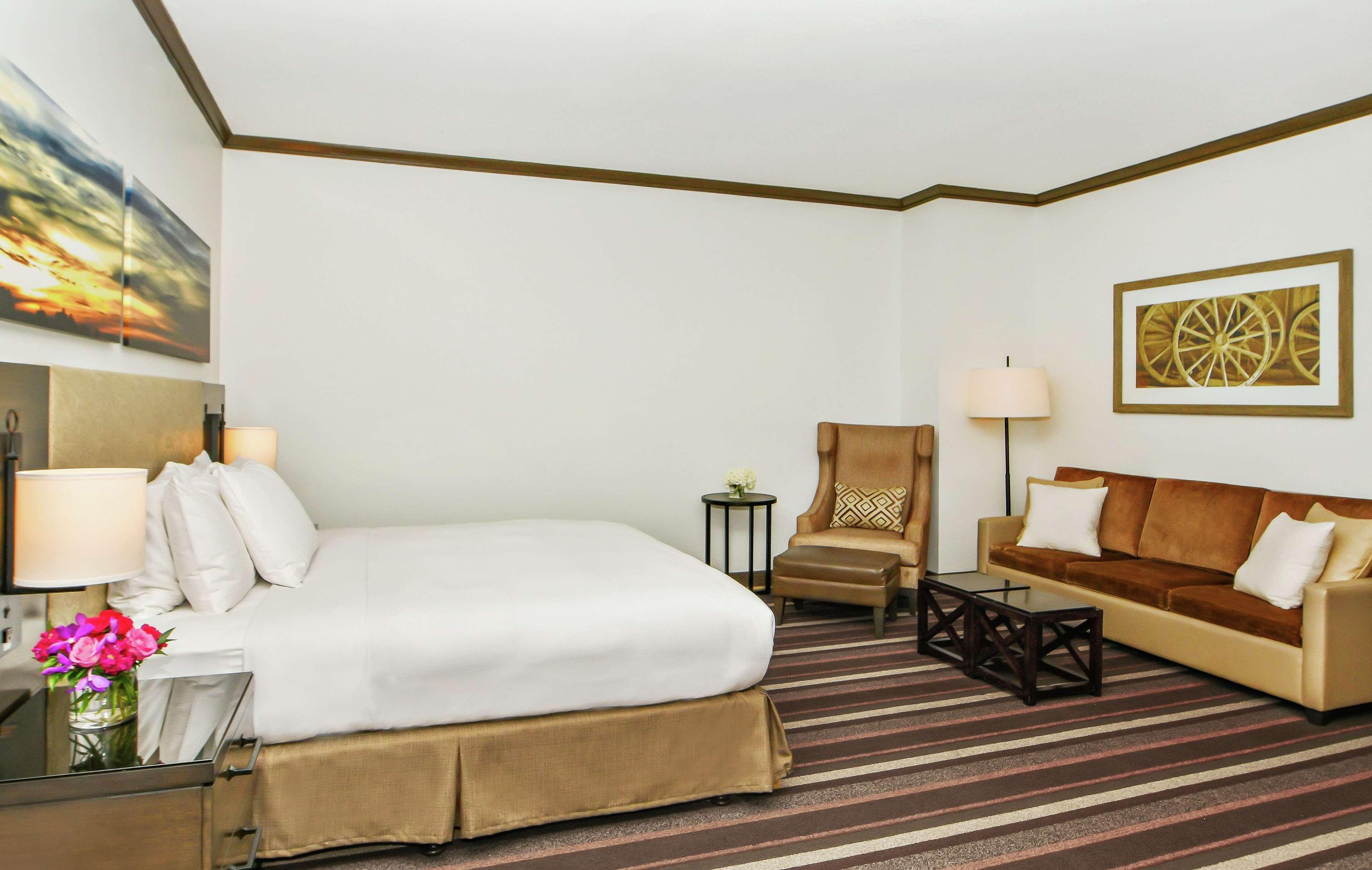 Hilton Dallas-Park Cities Екстериор снимка