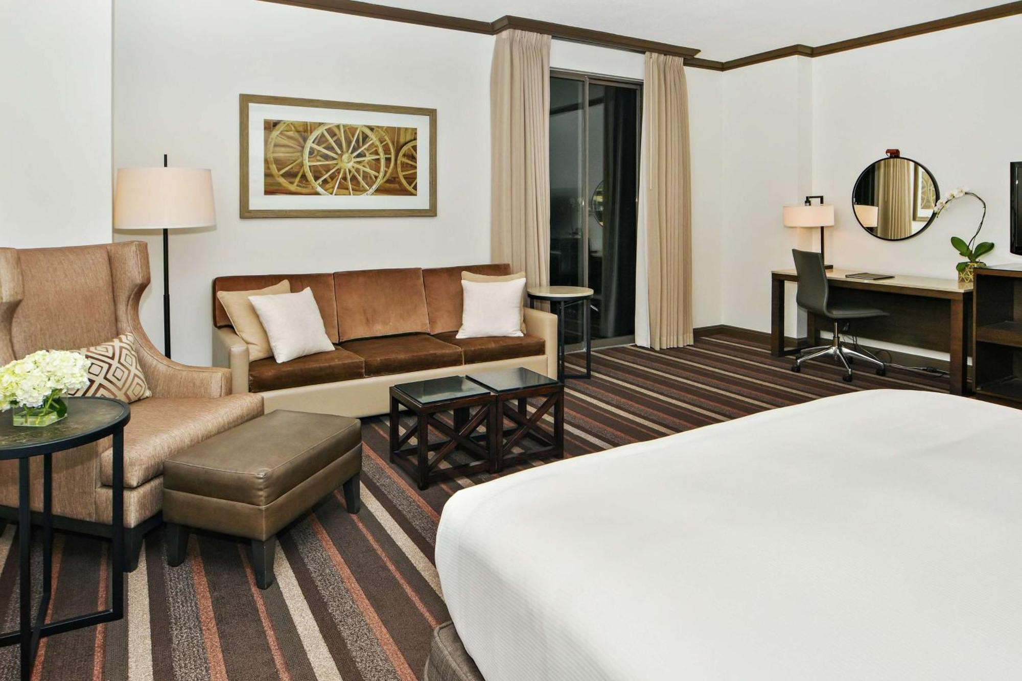 Hilton Dallas-Park Cities Екстериор снимка